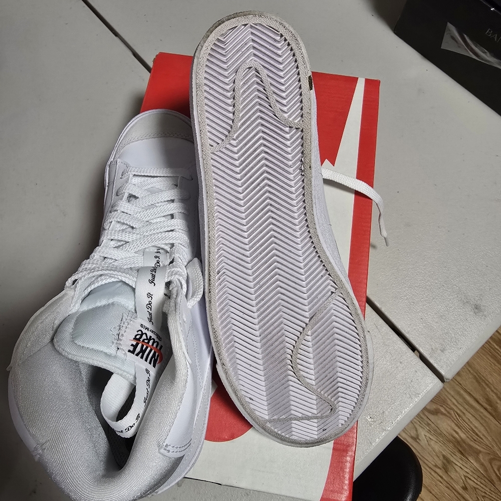 Nike Blazer Mid '77 SE - Picture 2 of 8